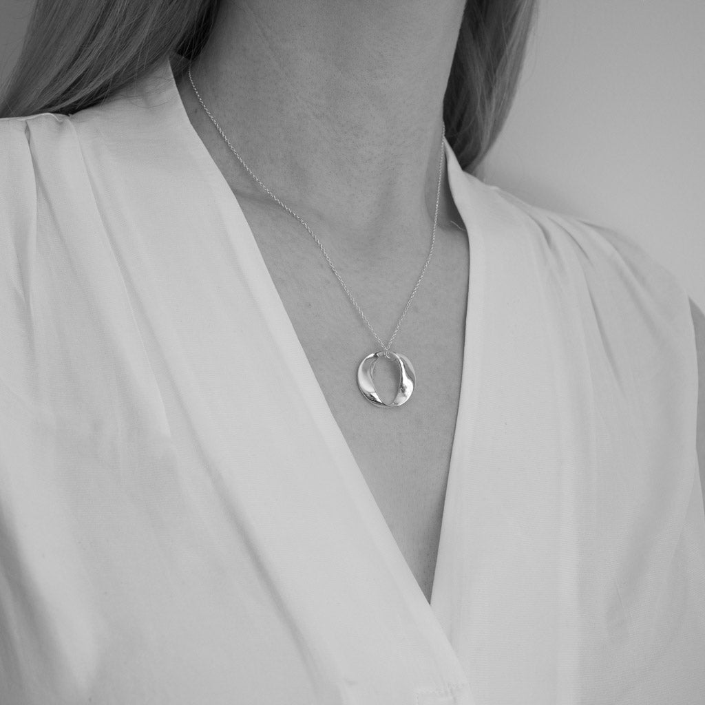 Colette Wavy Round Circle Pendant Necklace Sterling Silver