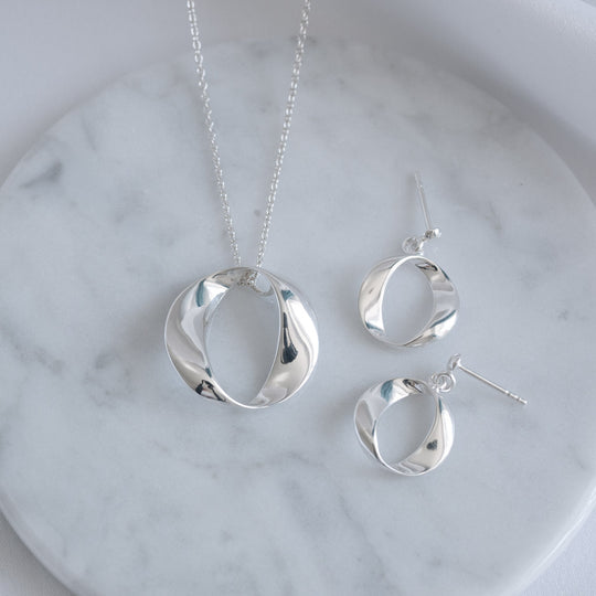 Colette Wavy Round Circle Pendant Necklace Sterling Silver