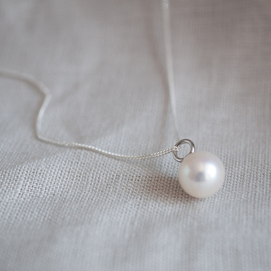 Molly Round Pearl Pendant Necklace