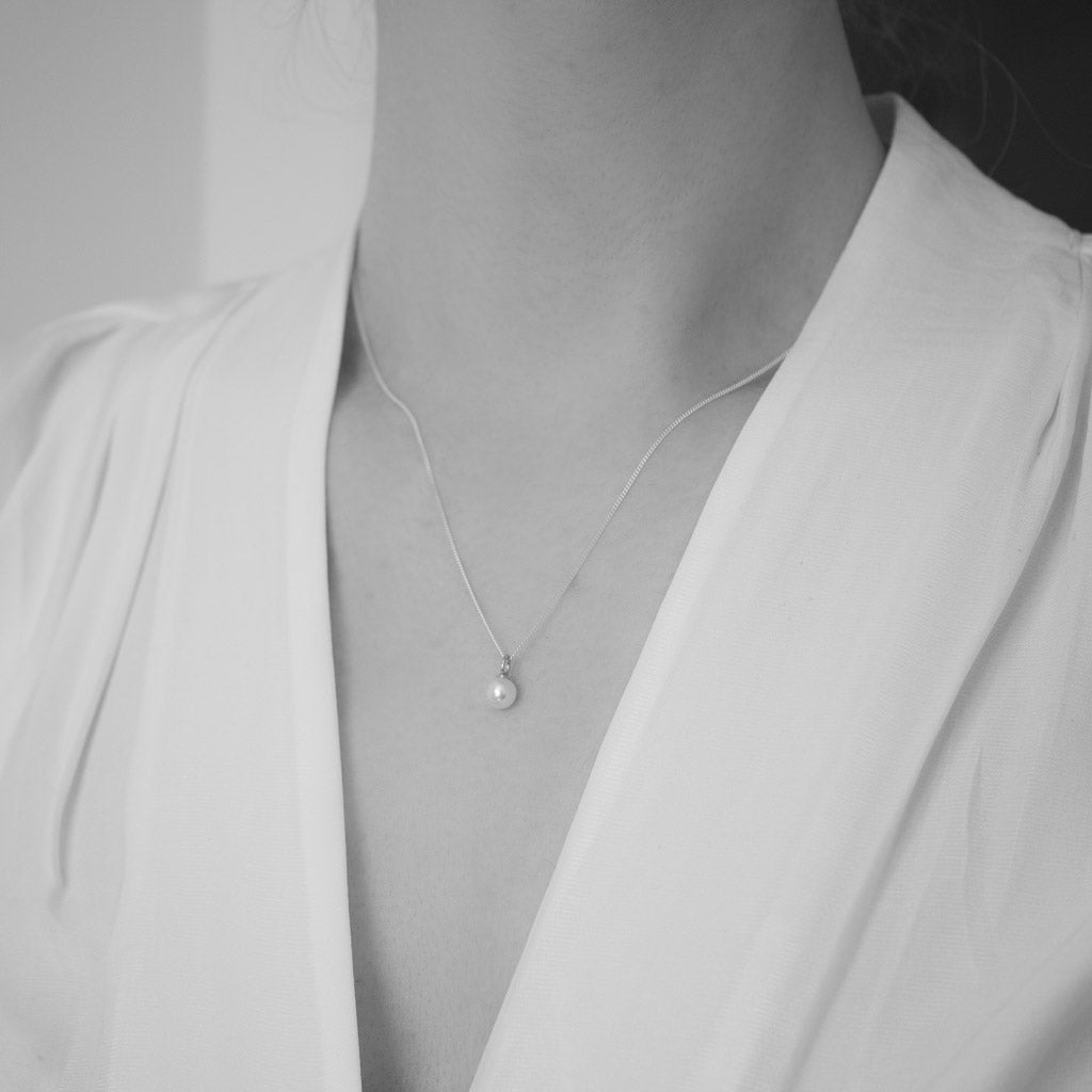 Molly Mini 6mm Round Pearl Pendant Necklace