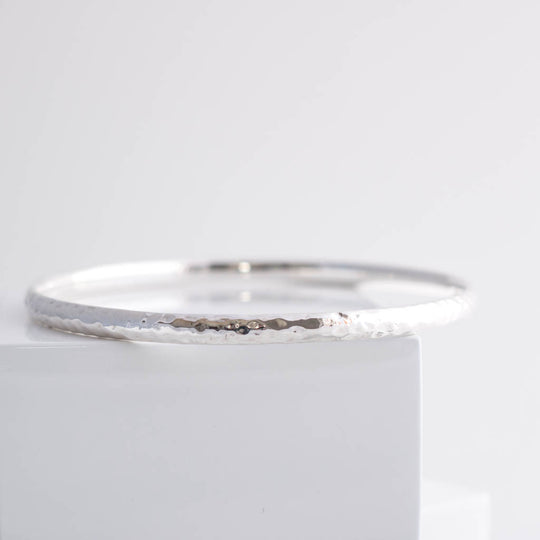 Erin Sterling Silver Classic 4mm Hammered Court Bangle