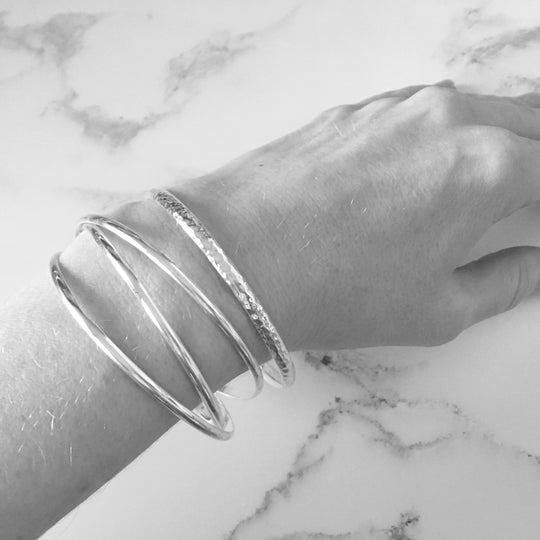 Erin Sterling Silver Classic 4mm Hammered Court Bangle